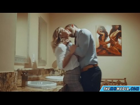 ❤️ Wanneer 'n rondborstige blondine jou in 'n openbare toilet verlei Anale pornografie by porn af.eviewporn-com.ru ❌